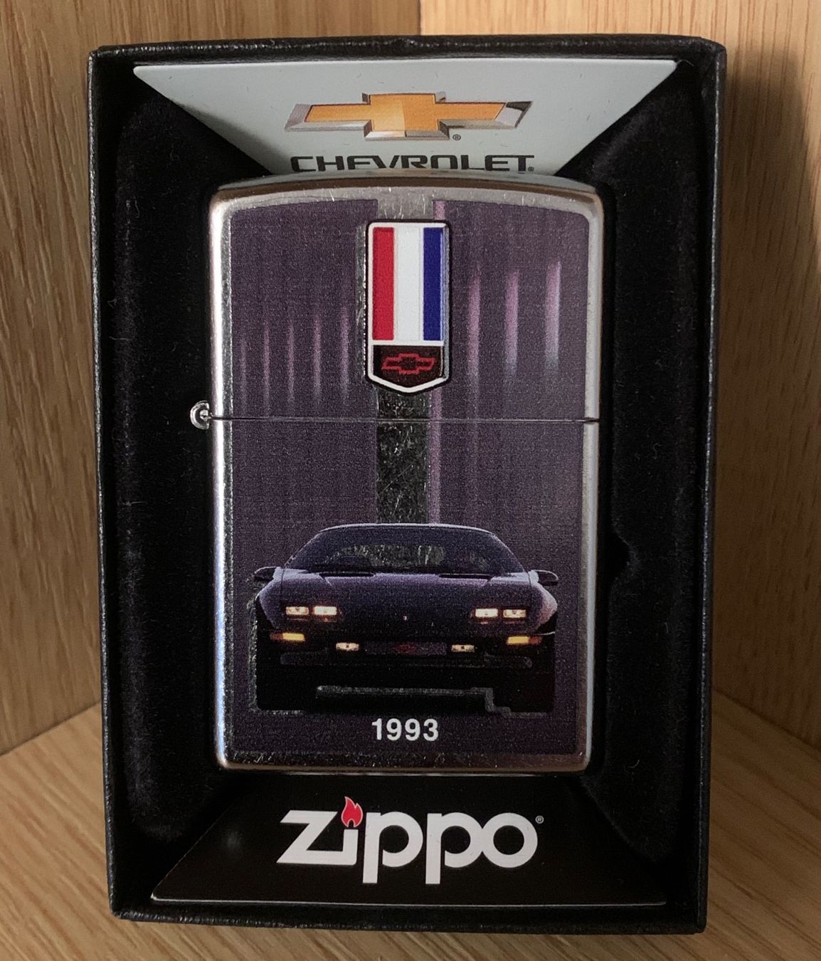 Zippo Accendini: Zippo Chevrolet Camaro 1993 Chevy – Nuovo e nell'imballaggio originale da Zürich venduto da SWISSlighter