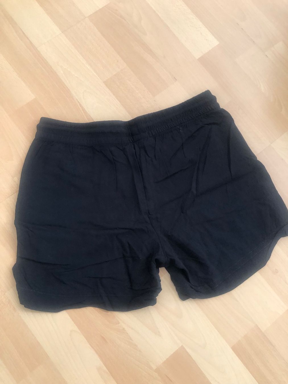 C&A Pantaloni: Kurze leichte Hose Schwarz Gr S – Usato da Zürich venduto da Herbion1 1