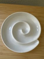 White ceramic spiral serving dish for summer parties! ☀️