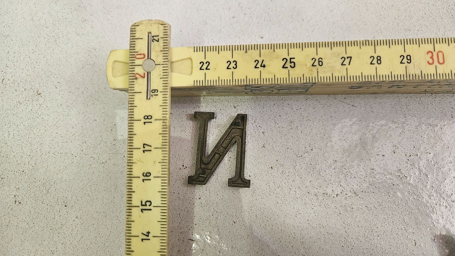 Tutte le decorazioni: 2 piccole lettere di metallo "N" – Usato da Melano venduto da H-Sara 2