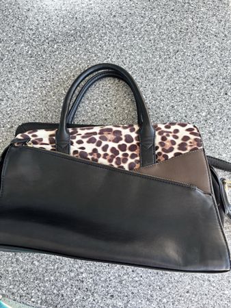 Schwarze Handtasche mit Animal-Print - Herbst Schnäppchen