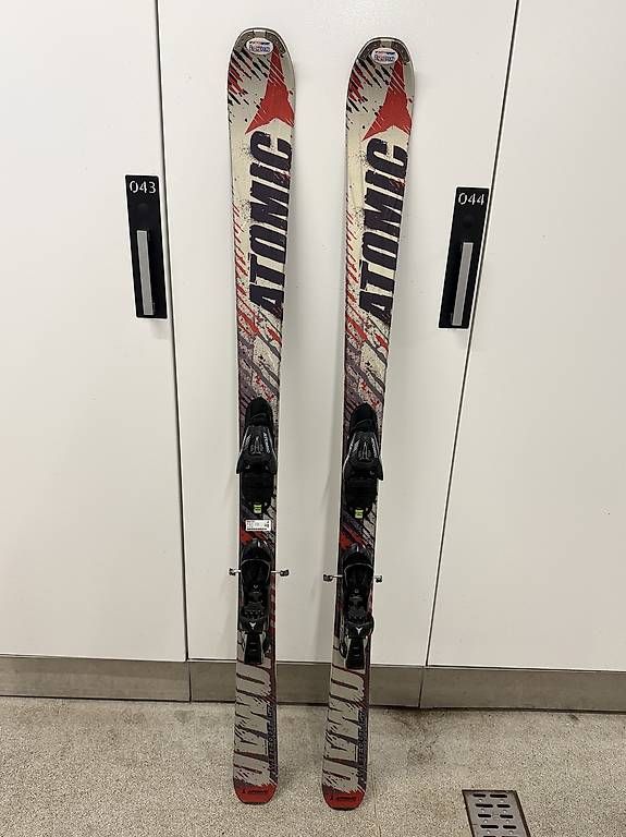 Skis: Ski Atomic Whiteout 157 – D'occasion à Dully par YDind