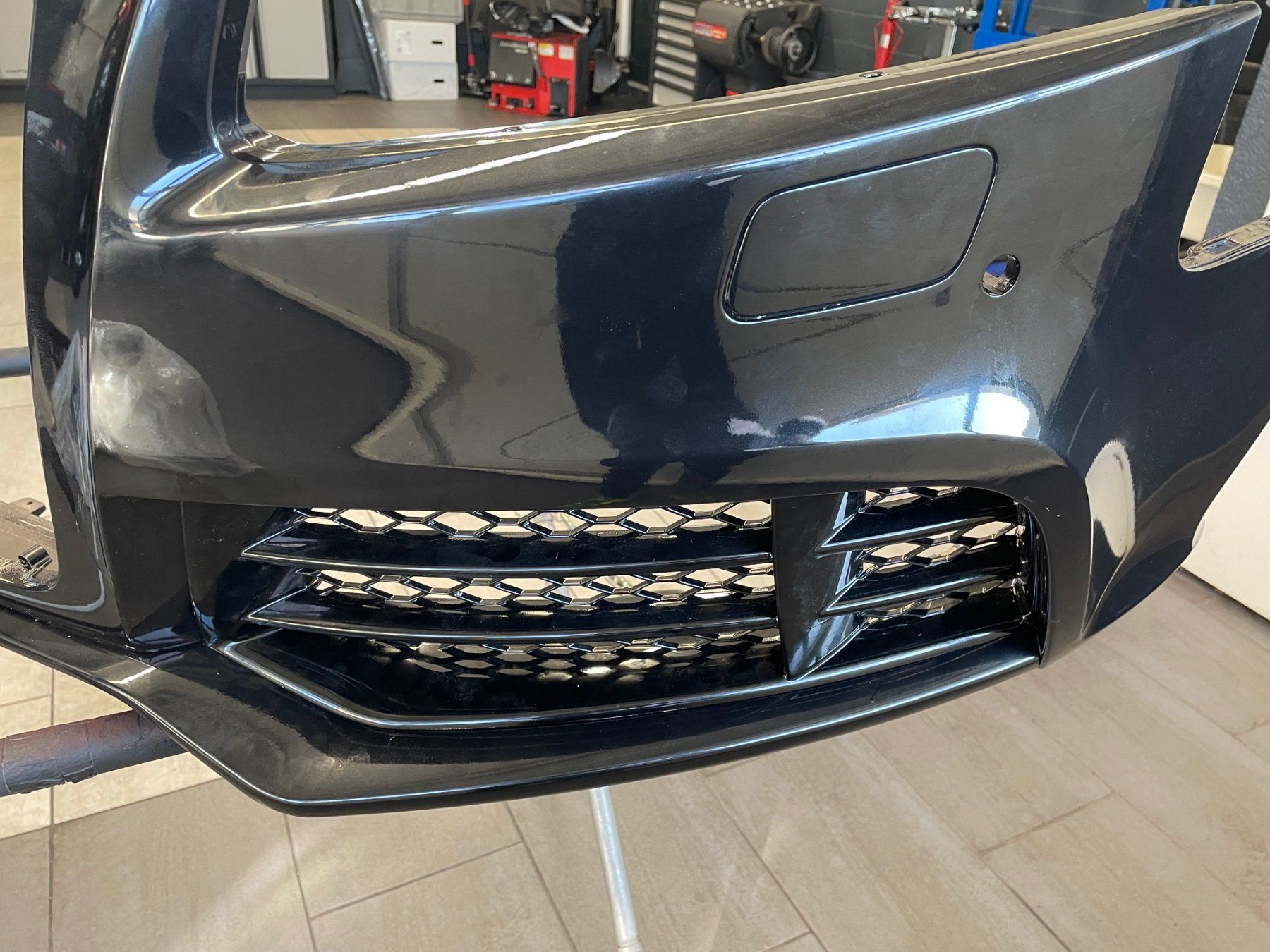 Audi Tutti pezzi di ricambio auto: Originale RS5 Frontstossstange – Usato da Adlikon b. Regensdorf venduto da Giveaways 1