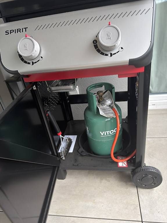 Weber Griglie: Grill Weber Spirit e accessori – Usato da Giubiasco venduto da mat_n8k5 4