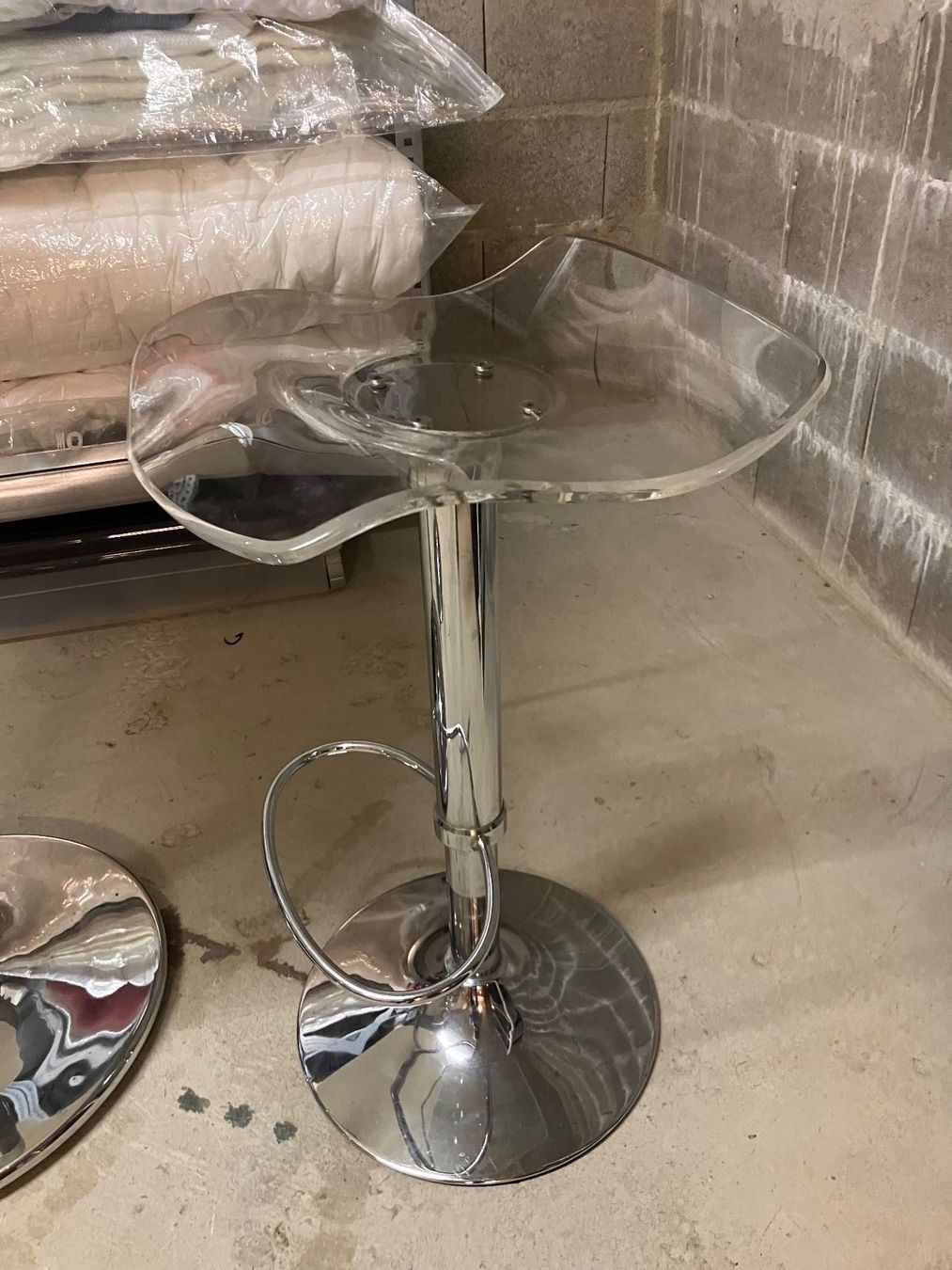 Set di tavolo e panche: Table haute bistrot et deux tabourets – Usato da Vich venduto da SophieCo 2