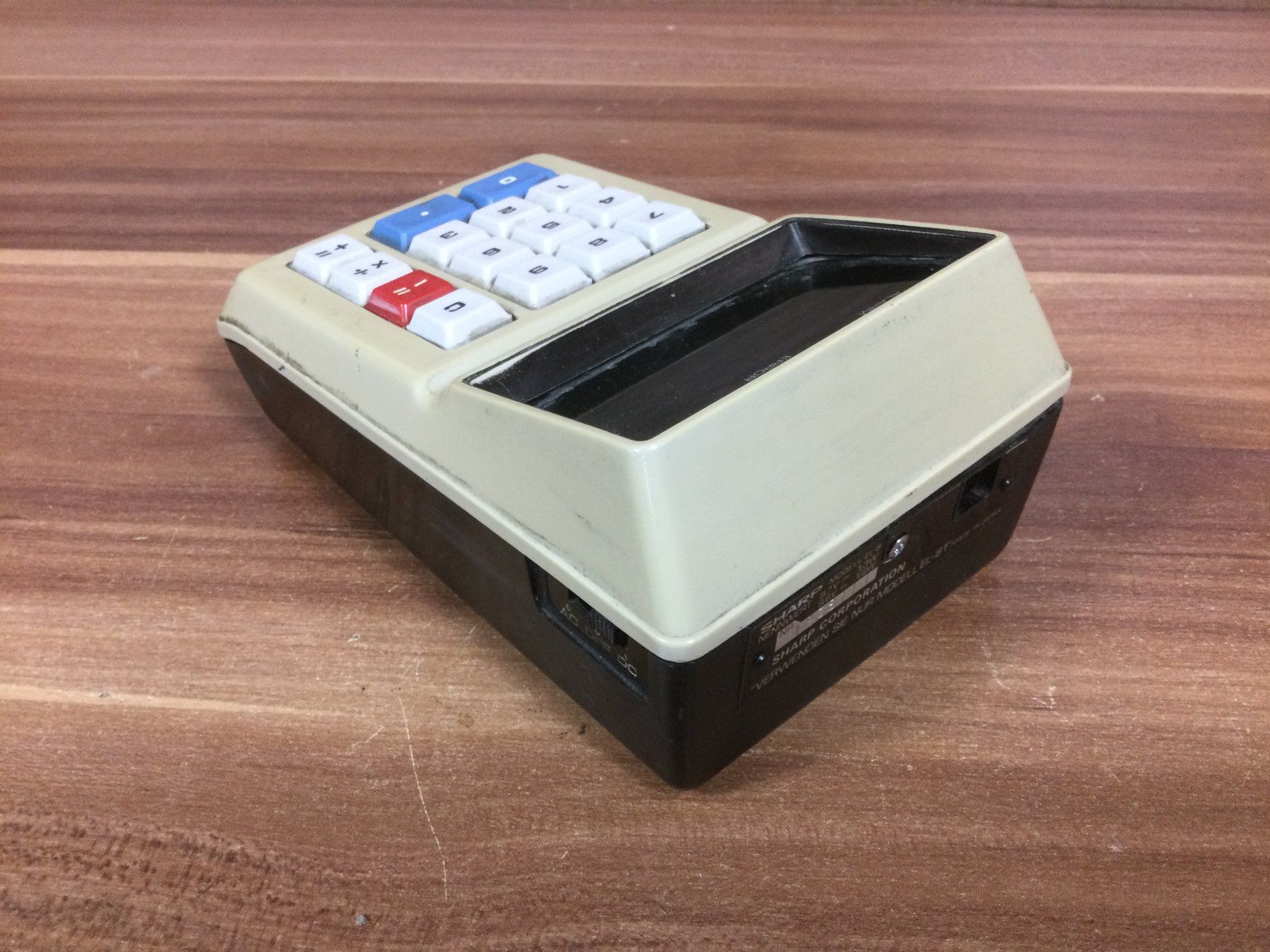 Sharp Calculatrices: Antiker Taschenrechner Sharp EL-8 defekt – Défectueux à Wangen SZ par kuriosum12 6
