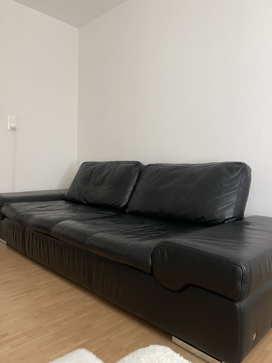 Musterring Sofas: Echtledersofa schwarz mit Metallfüssen – Gebraucht aus St. Gallen von absky