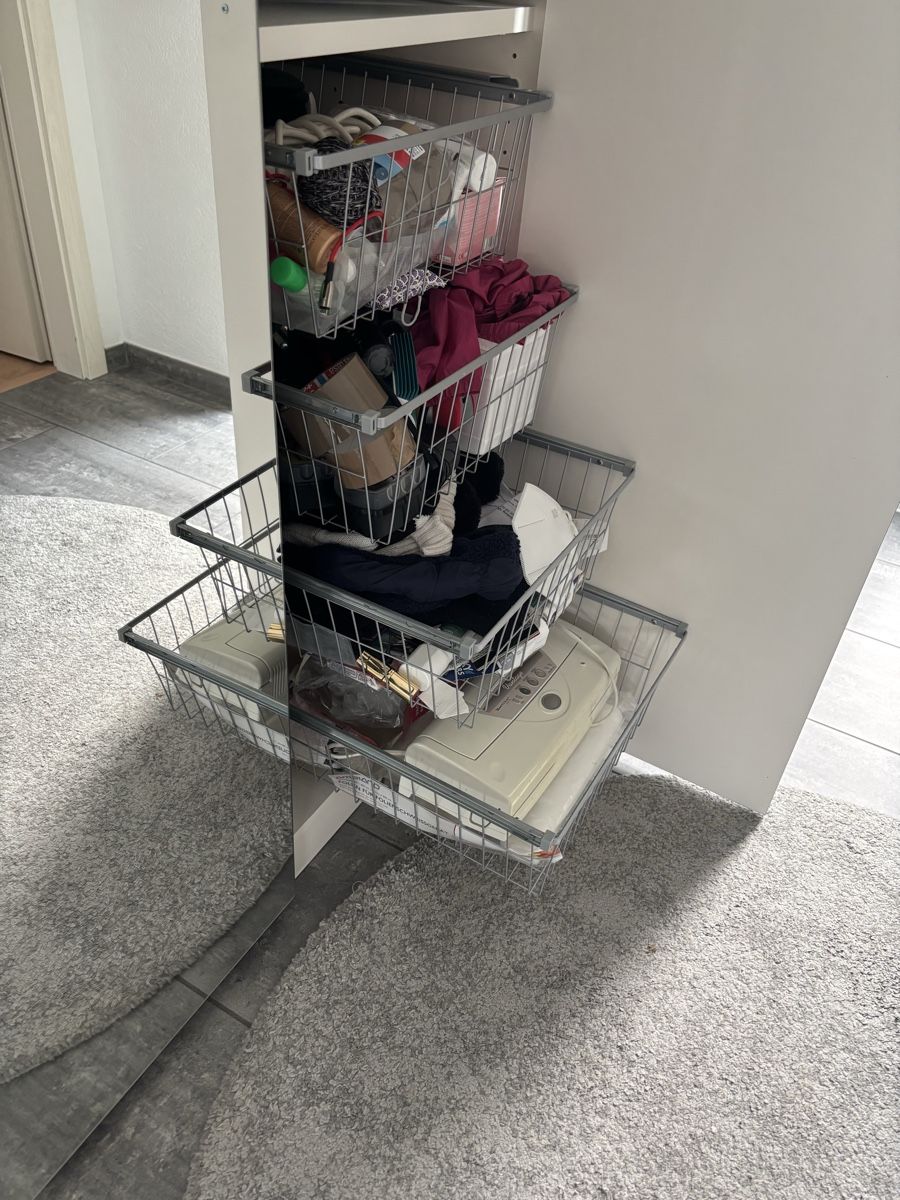Livique Porte manteau: Schrank mit Spiegeltüren – D'occasion à Wallisellen par Parky63 2