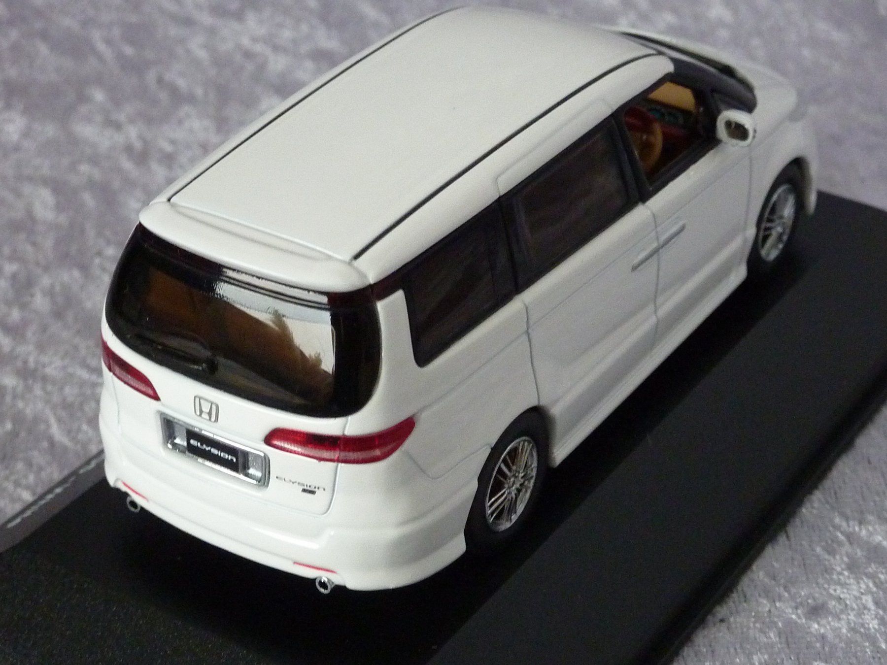Honda Modellini d'auto: Honda Elysion 2005  1:43 – Nuovo e nell'imballaggio originale da Dürrenäsch venduto da modellautos4you 4