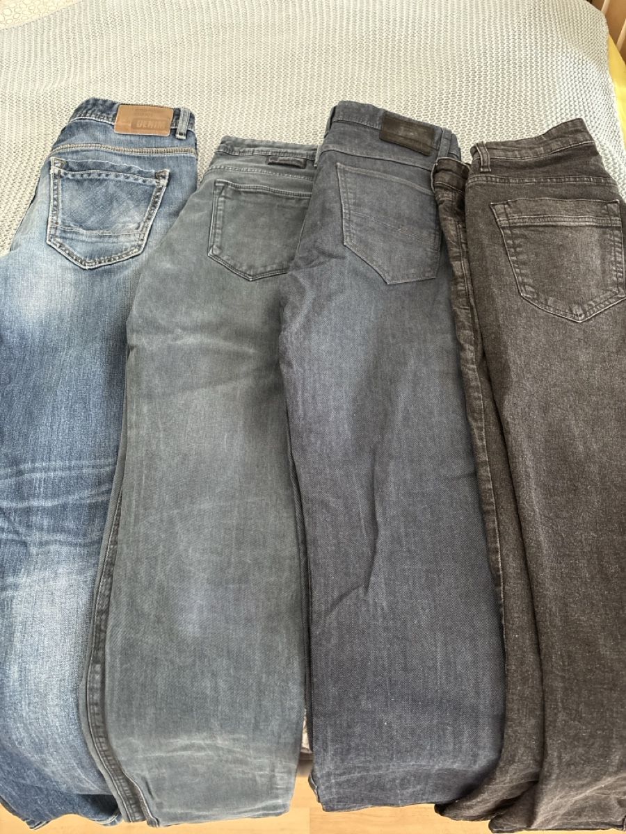Lotti di vestiti: 4 Paar Jeans – Usato da Emmenbrücke venduto da Vicinolago