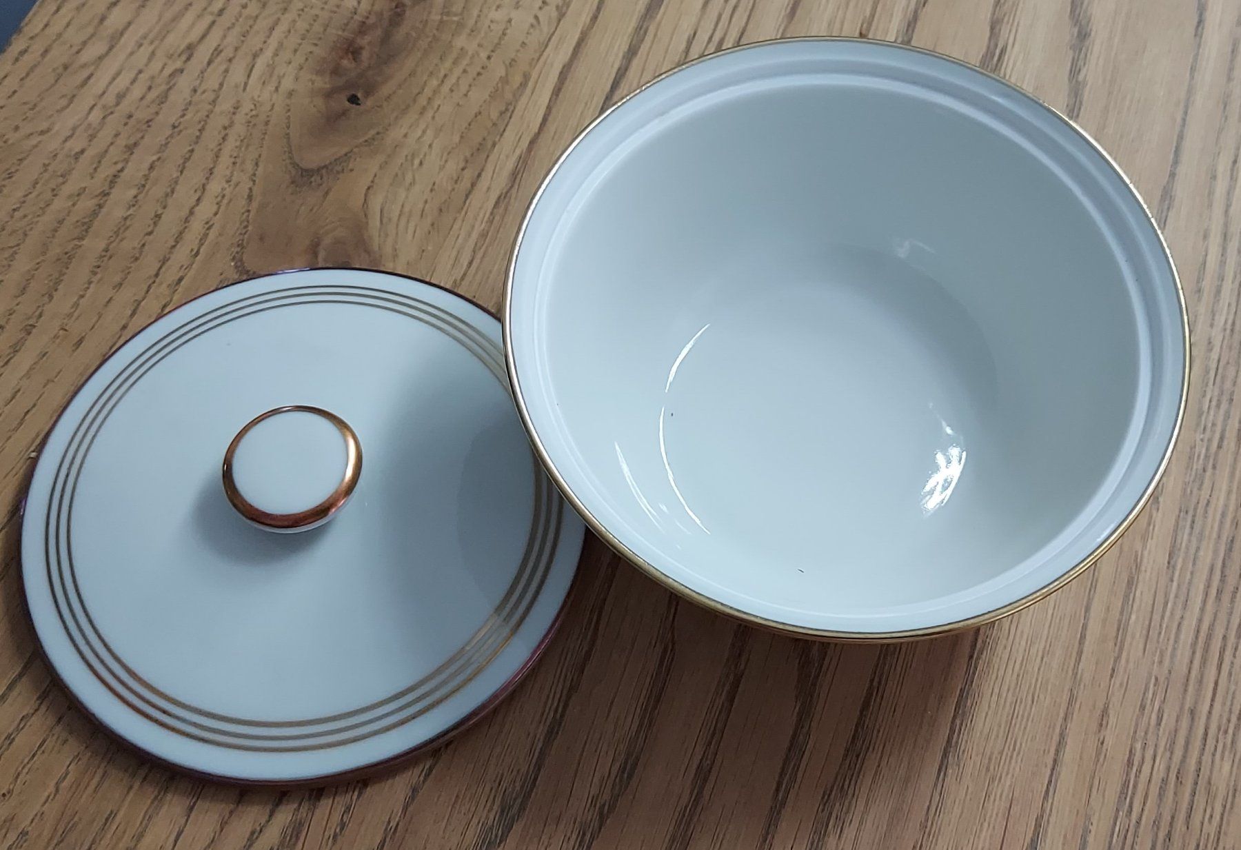 Kaffee- & Teegeschirr: Kaffee-/Tee Service mit Goldrand – Gebraucht aus Gunzgen von  2