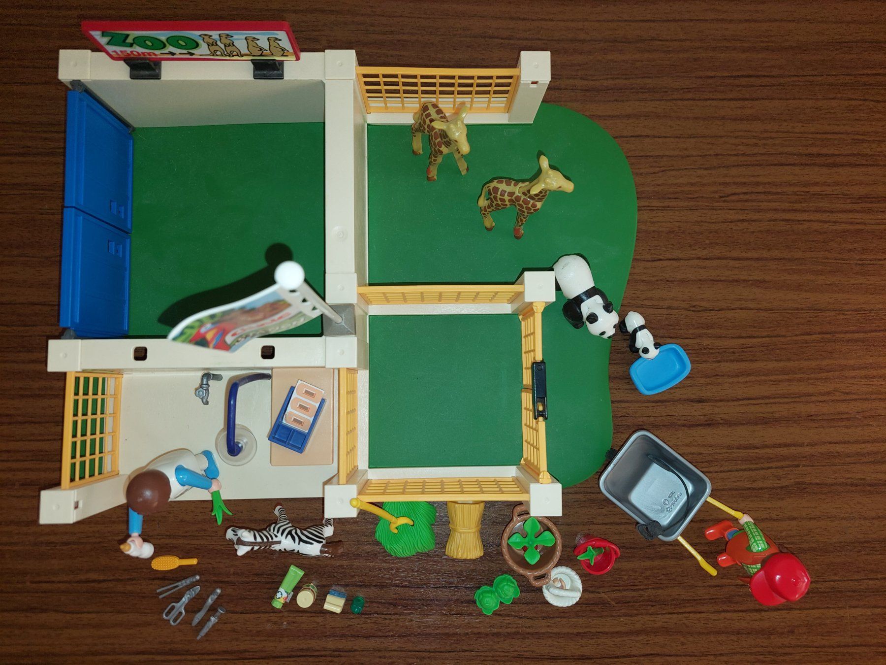 PLAYMOBIL 4009 SuperSet Zoo-Pflegestation (Gebraucht) in Domat/Ems