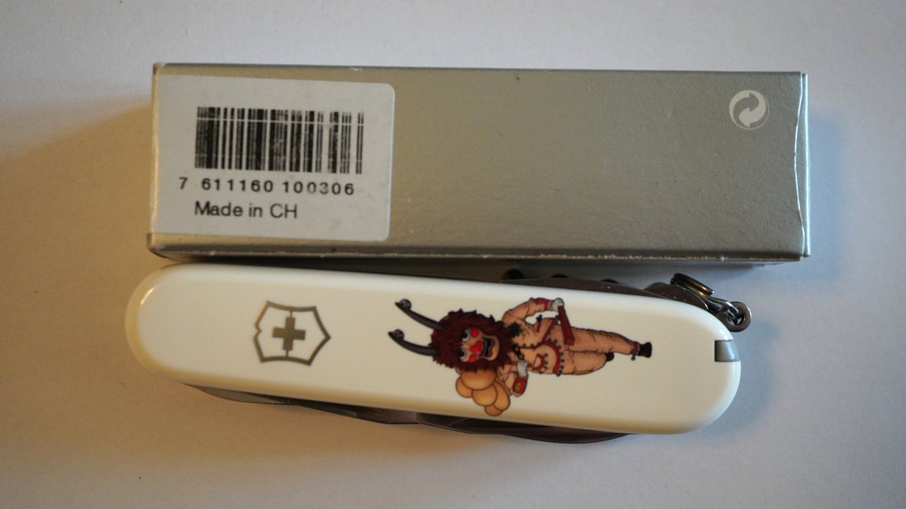Victorinox Coltelli tascabile: Viktorinox Huntsman White Fule Hung Thun – Nuovo e nell'imballaggio originale da Worb venduto da worb01 3