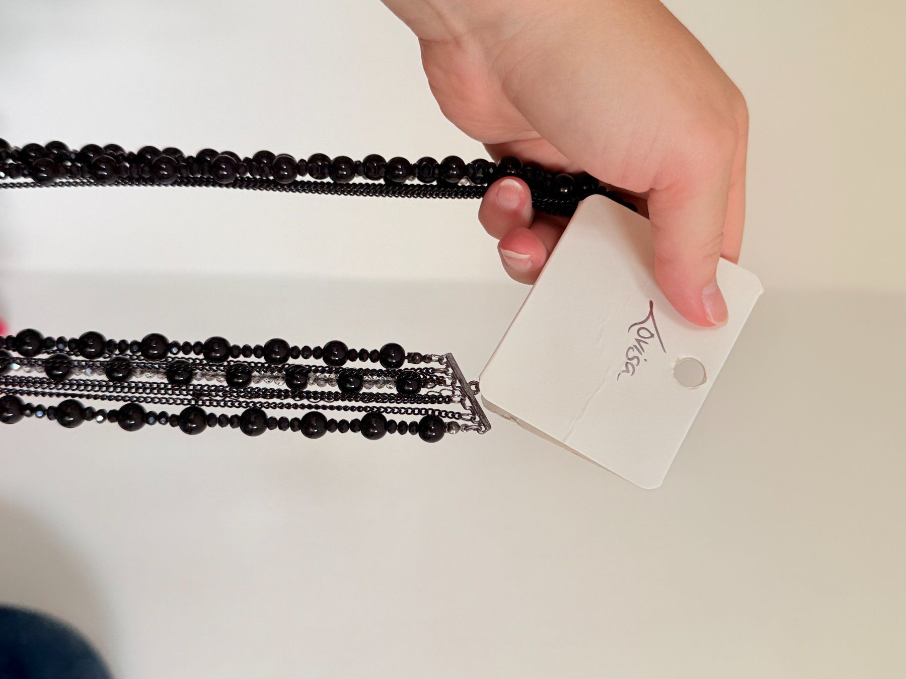 Catenine: Collier multi-rangs noir perles et chaînes Lovisa – Nuovo e nell'imballaggio originale da Genève venduto da AGBERG 4