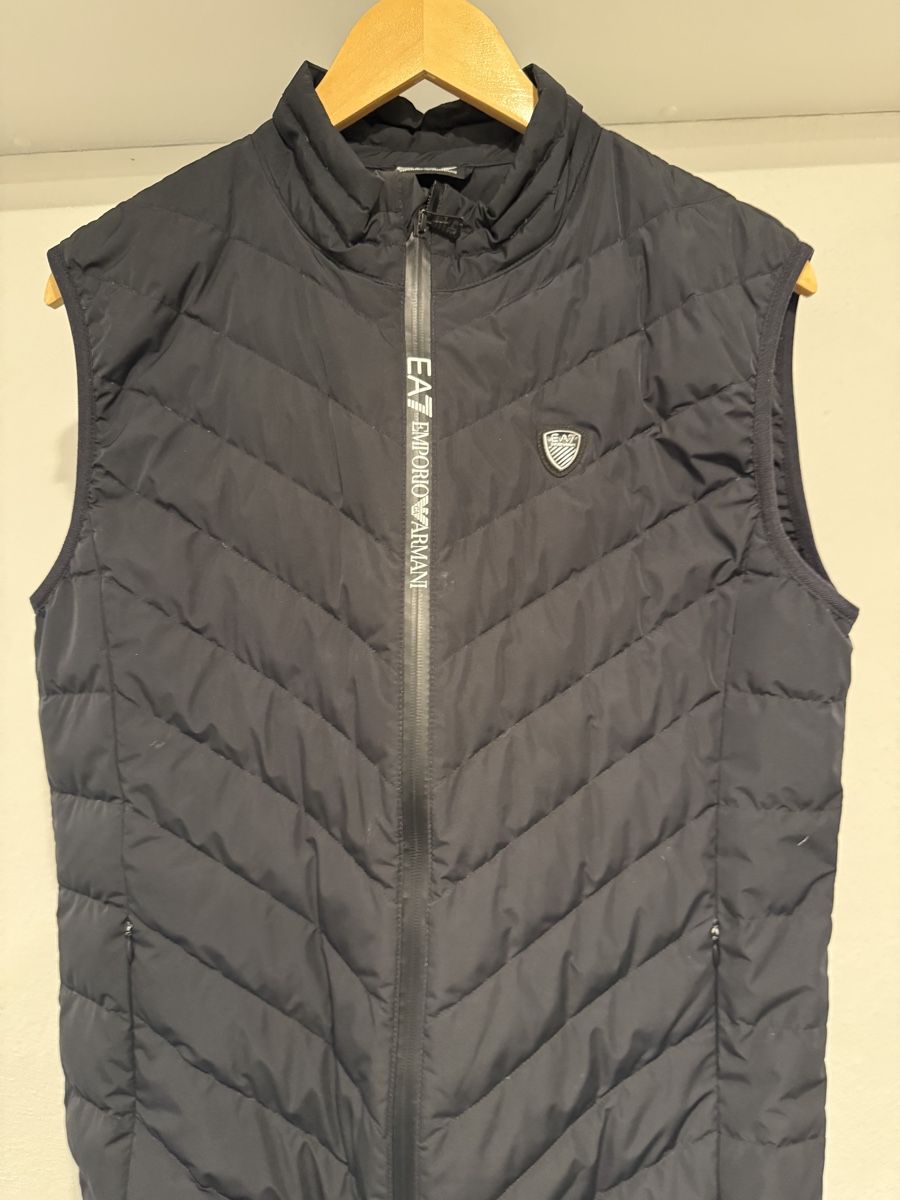 Armani Gilet & Giacche: EA7 Daunenweste, Grösse M, Schwarz – Usato da Ebnat-Kappel venduto da Marco01
