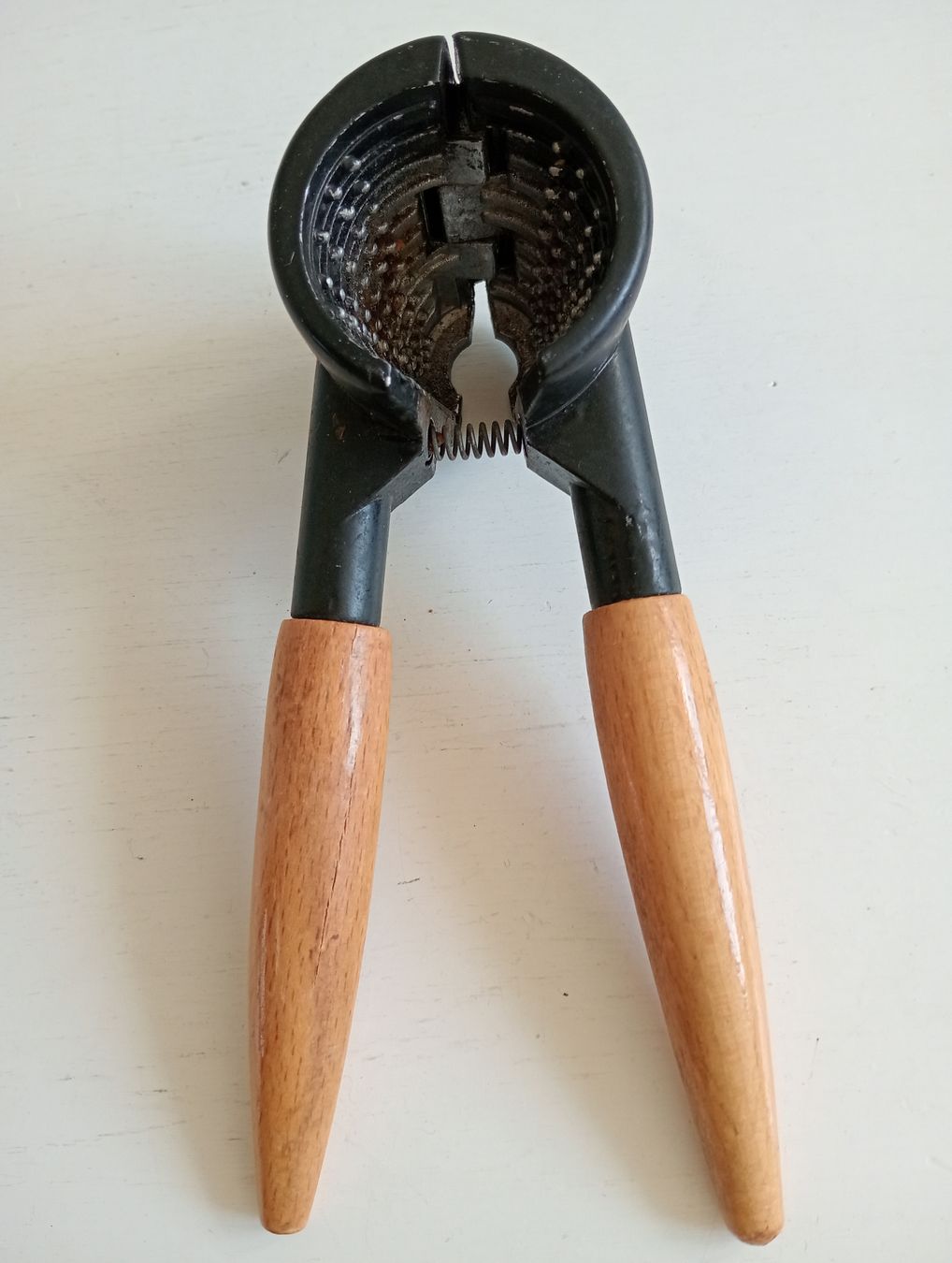 Küchengeräte: Nussknacker Holz/Metall 17cm Top Zustand – Gebraucht aus Allschwil von Evgeniia78 4