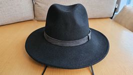 Schwarzer Filzhut