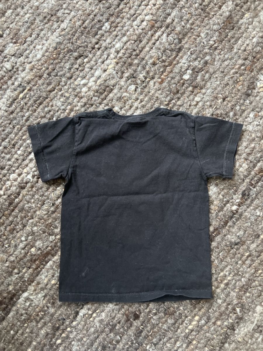 Hemden, T-Shirts & Polos: Kinder Shirt Gr ca 104 – Gebraucht aus Winterthur von LeonoraCor 1