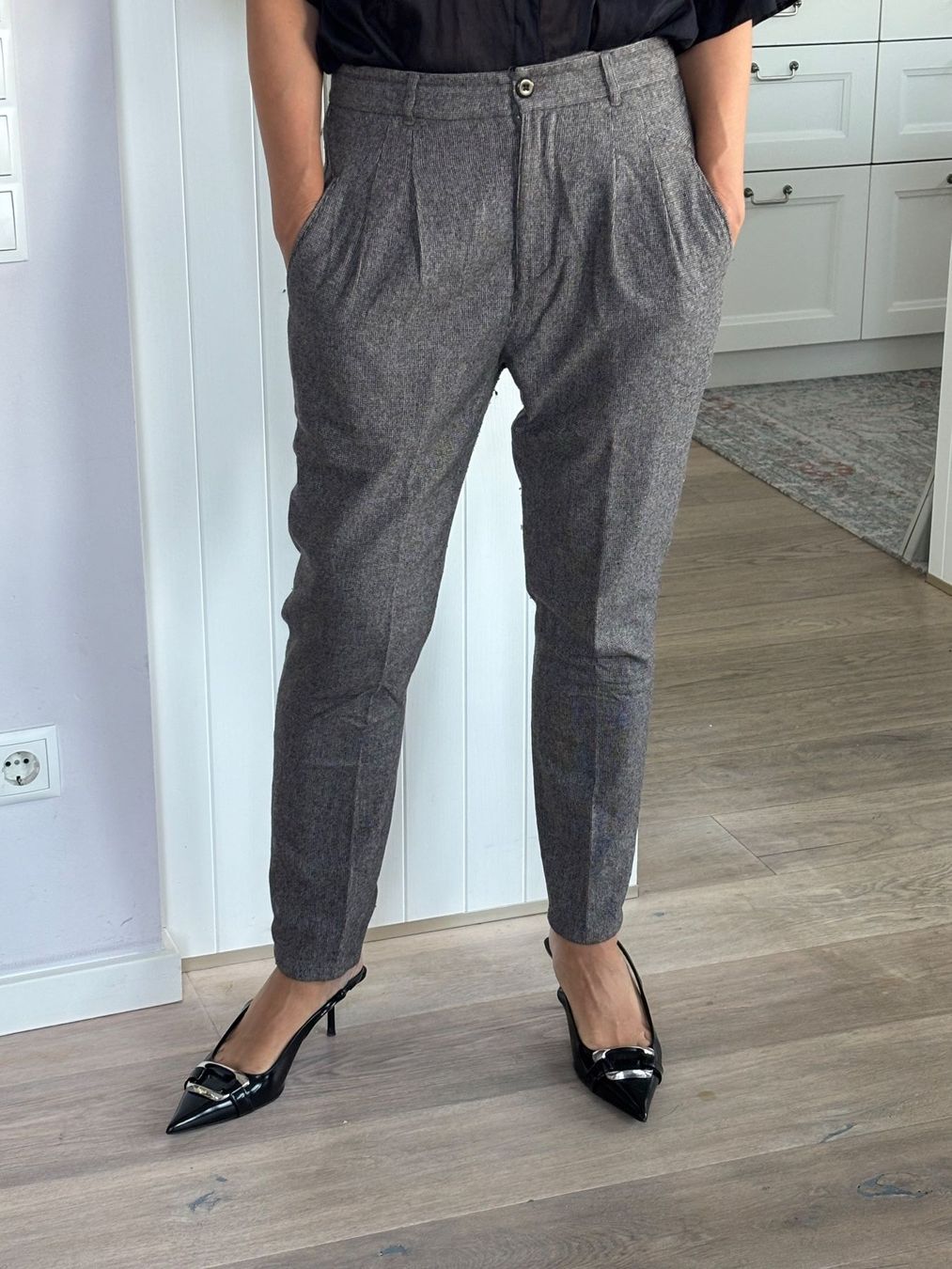 Closed Pantaloni: Hose von Closed mit Wolle gr. 36 – Usato da Nuglar venduto da Korsika2