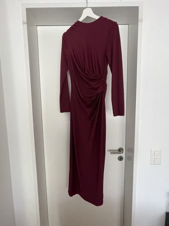 Weinrotes Etuikleid mit Raffung, Grösse S