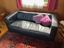 Bequemes Zweier-Ledersofa in gutem Zustand