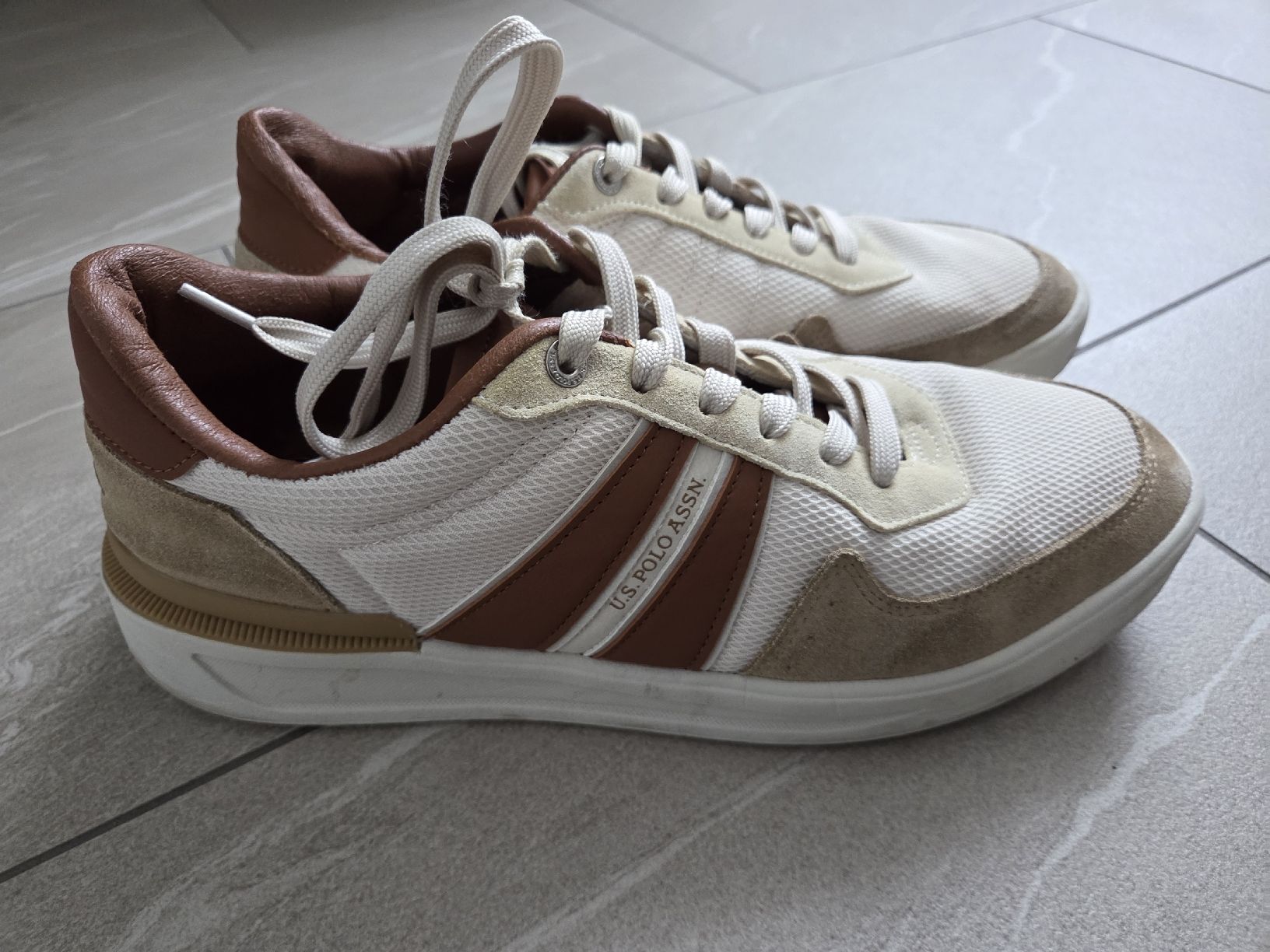US Polo Scarpe da uomo: U.S. Polo Assn. Herren Sneaker, weiss-braun, Gr. 44, top – Usato da Wetzikon ZH venduto da mar_8jrl
