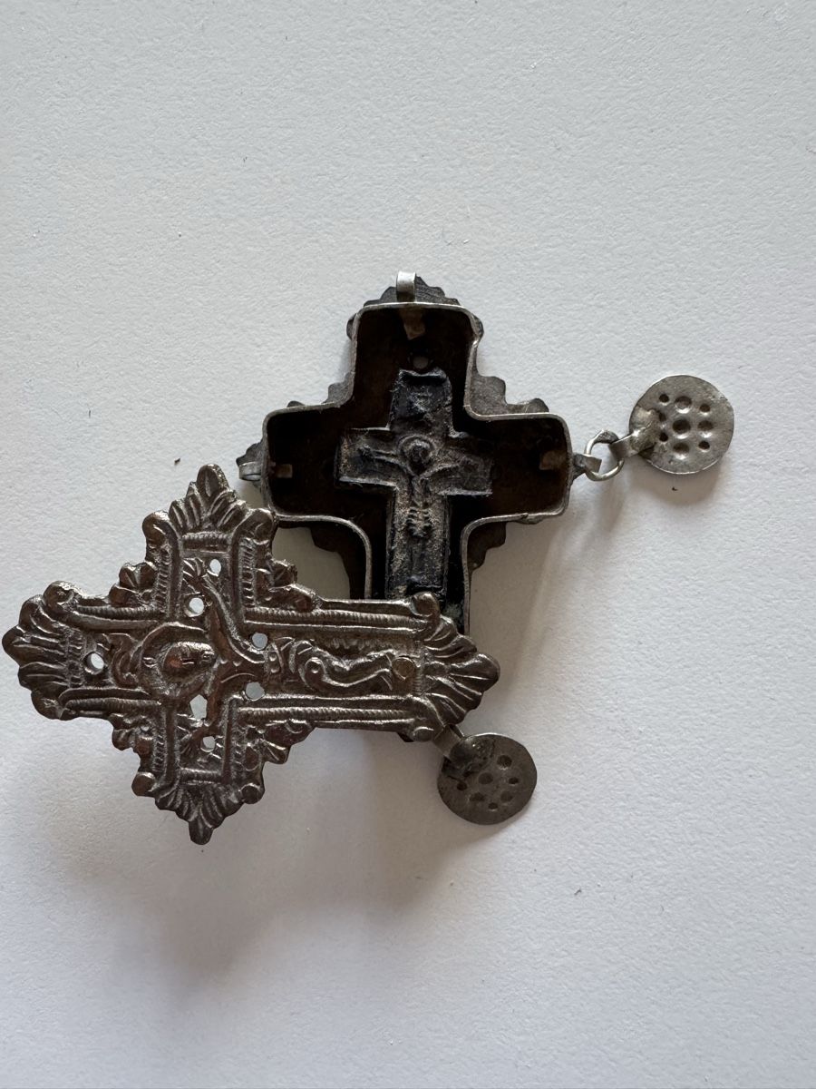 Ciondoli: Reliquienkreuz – Usato da Küsnacht ZH venduto da Engadin_1 2
