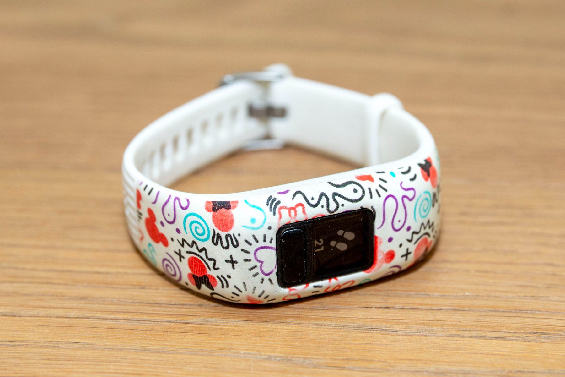 Garmin Smartwatch: Garmin vívofit jr. 2 im Scribble-Look – Usato da Obernau venduto da swizz_weasel 1