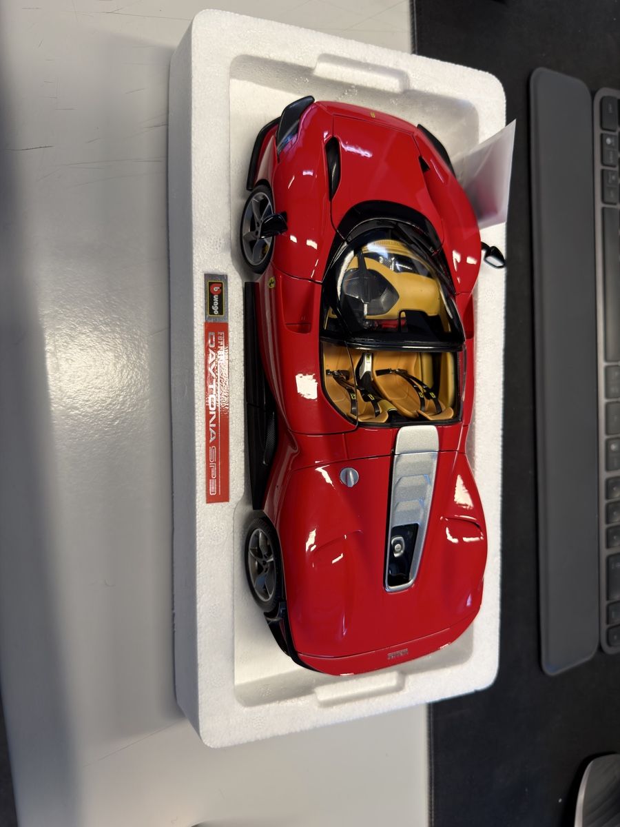 Bburago Modellautos: Ferrari Daytona SP3 1:18 Bburago – Neu und originalverpackt aus Martigny von uth_2t2d 3
