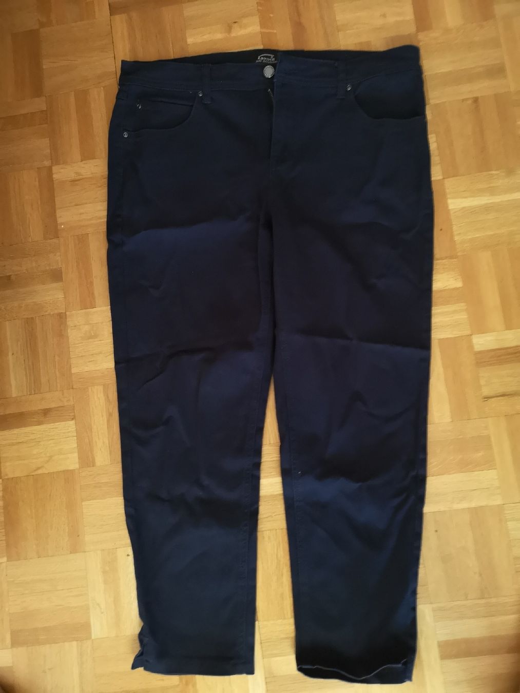 Pantaloni: Pantalon bleu foncé  – Nuovo (secondo la descrizione) da Nyon venduto da bicounette66