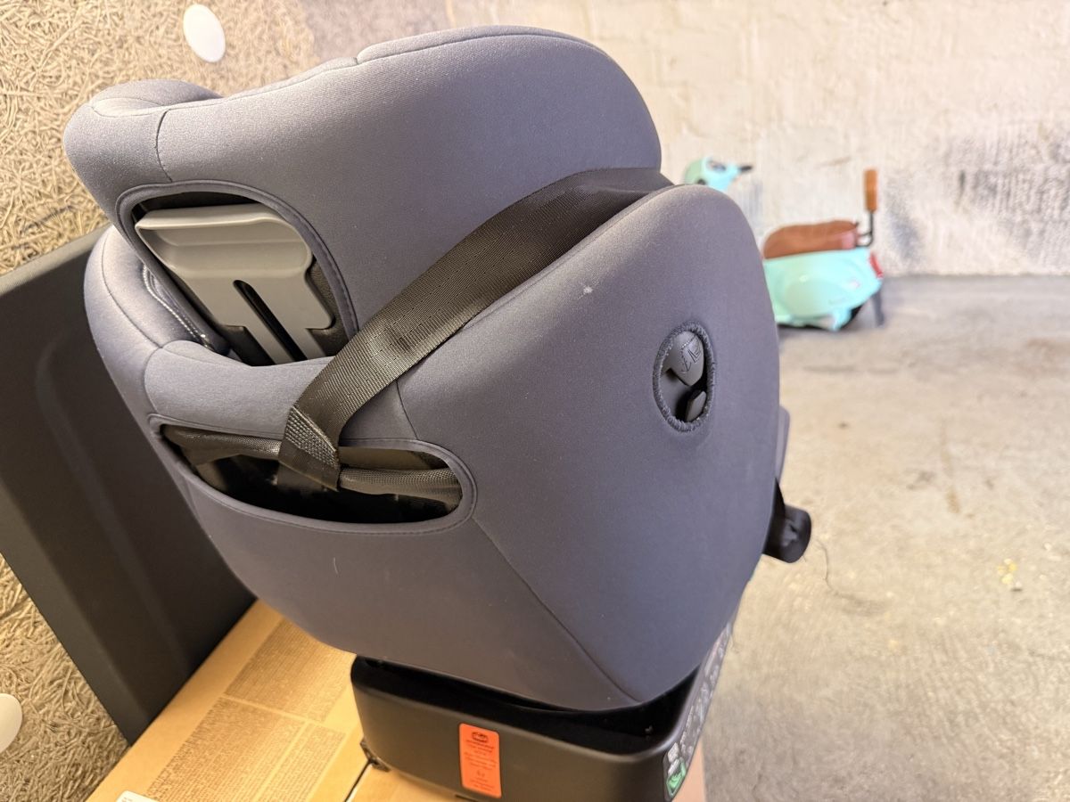 Chicco Auto-Kindersitze: Chicco Unico Evo i-Size 360° Isofix – Gebraucht aus Eglisau von fed_gyw5 3