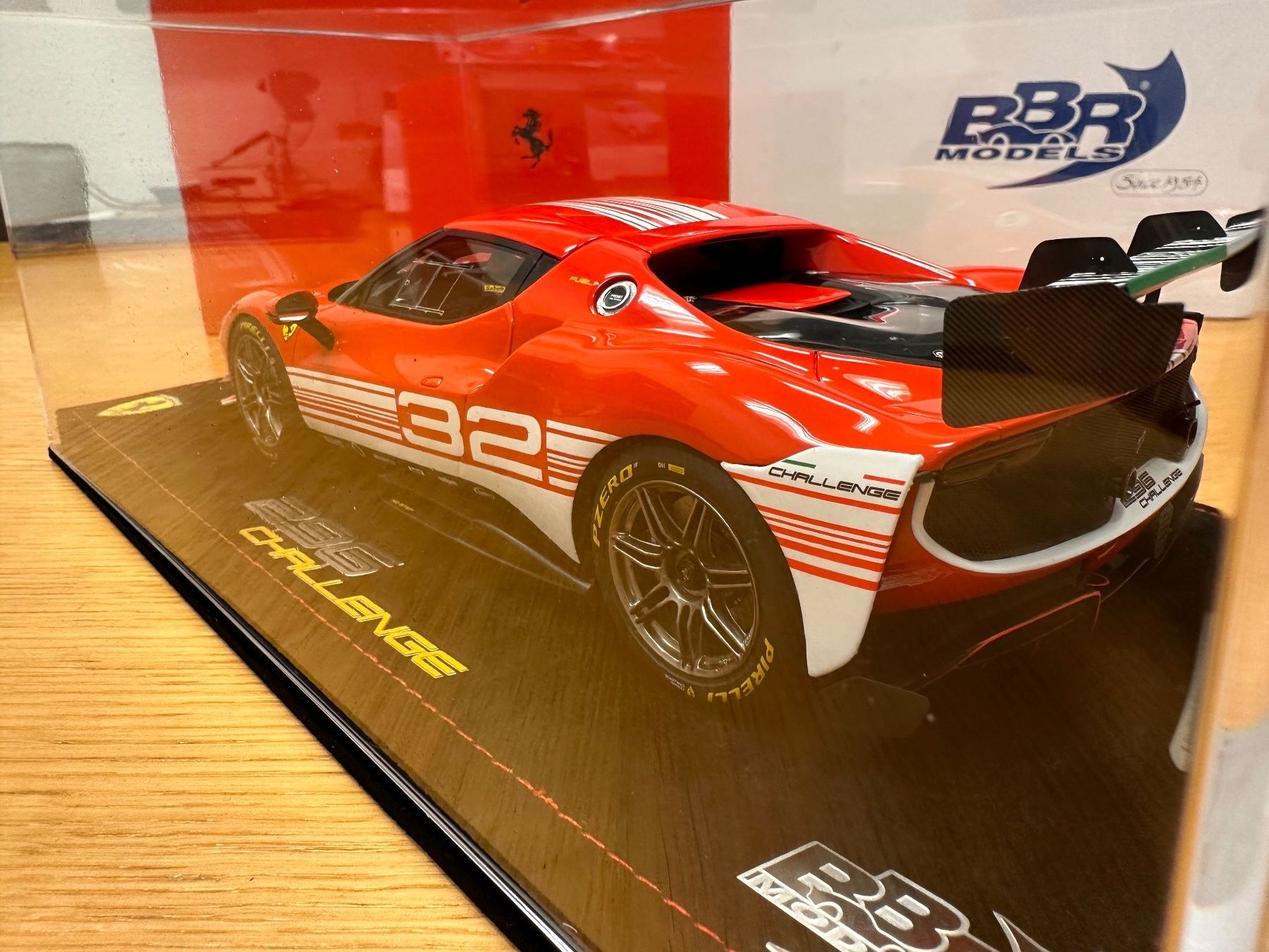 BBR Models Modellini d'auto: Ferrari 296 Challenge 2023 Launch Version 1/18 – Nuovo e nell'imballaggio originale da Stein AR venduto da Krabbe2 2