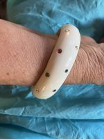 Vintage Armreif aus Kunststoff mit synthetischen Steinen