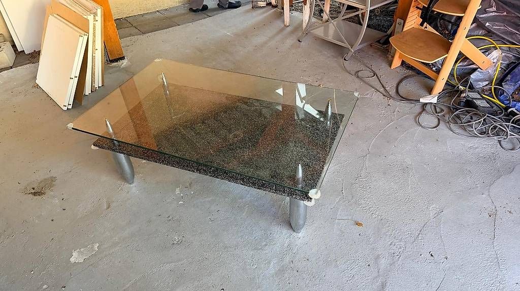 Tavoli: Couchtisch Glas mit Granitplatte und Metallfuss – Usato da Wiler b. Utzenstorf venduto da Rishi_5 1