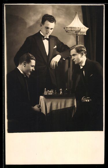 Ansichtskarten: Zwei junge Männer beim Schachspiel, 193 – Gebraucht aus Berlin von bartko-reher