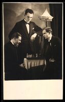 Zwei junge Männer beim Schachspiel, 193