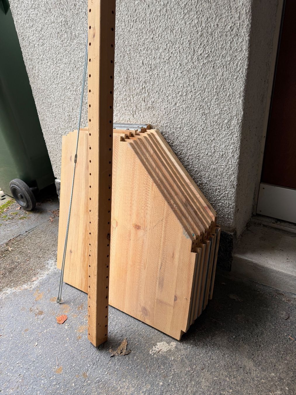 Ikea Scaffali: Ikea IVAR Eckregal -  8 Stück Regalböden plus Eckpfosten – Usato da Thalwil venduto da Andi8800 1