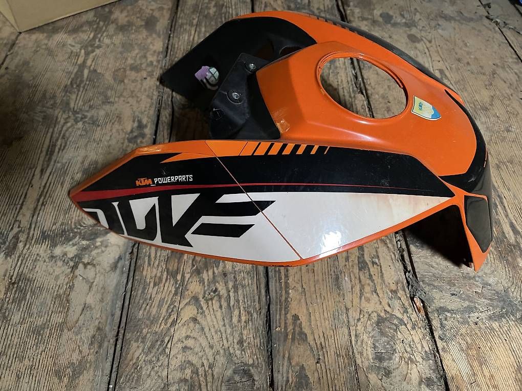 Tutti i ricambio per moto: Carénage + T de fourche KTM Duke 200  – Usato da Montana venduto da sfs_qy6d 1