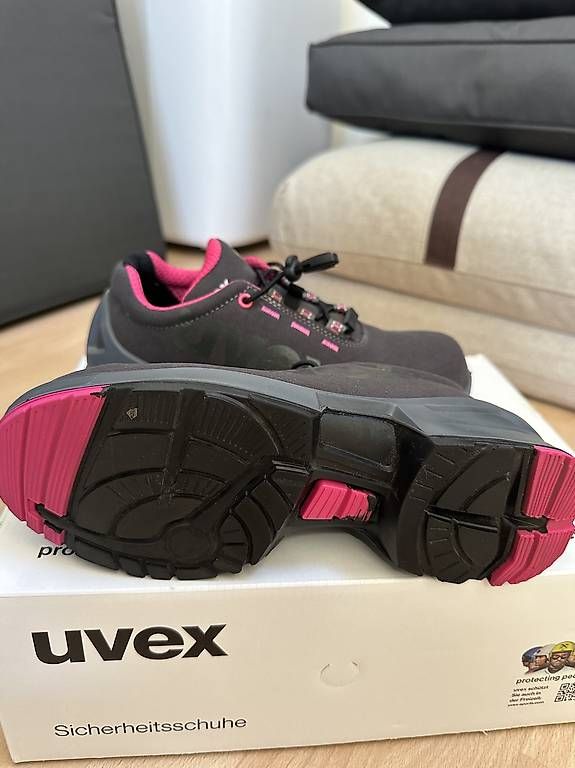 Scarpe da donna: Sicherheitsschuhe "Uvex", grosse 37 – Usato da Hergiswil NW venduto da Juliayy 1