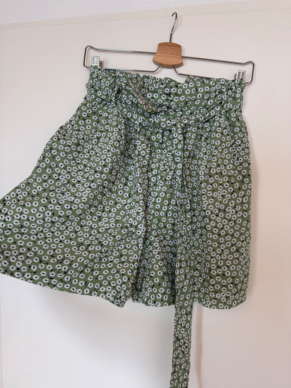 H&M Hosen: Shorts – Gebraucht aus Grandvaux von b_lucia_s 1