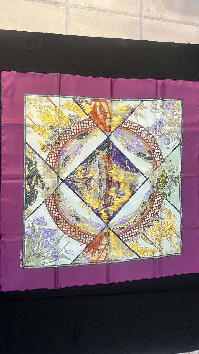 Hermès Foulards & écharpes: Carré de soie HERMES – Neuf avec emballage d'origine à Meyrin par 24Heures