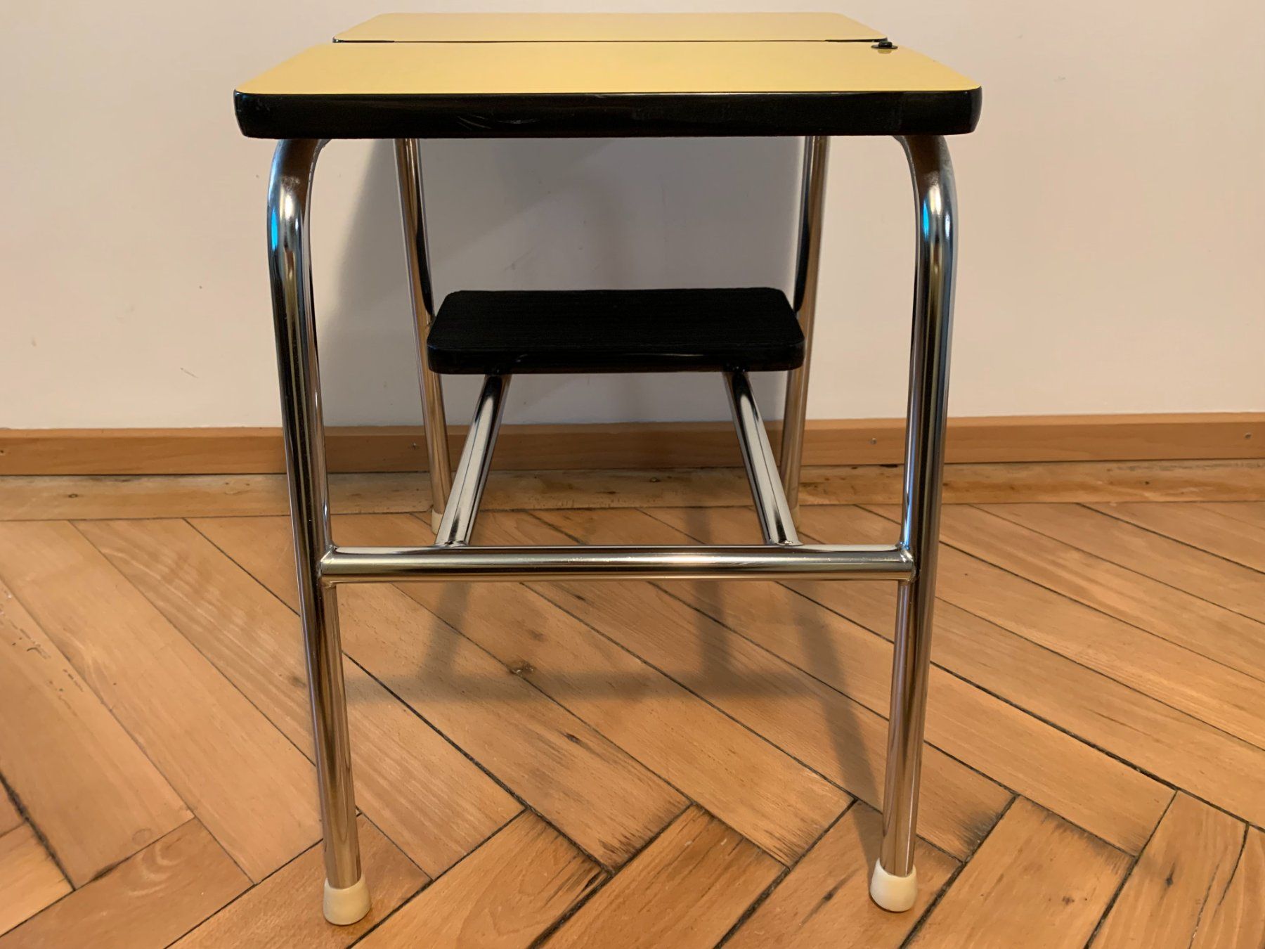 Sgabelli: Vintage Kelco/ Formica 2-Tritt Hocker/ Tabourett – Usato da Bern venduto da sxlmn 2