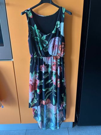 élégante robe d'été noir avec motif floral Gr. M