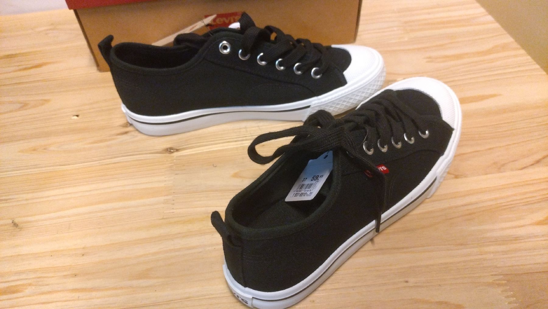 Levi's Herrenschuhe: Levi's baskets noires, taille 37, Neuves – Neu und originalverpackt aus Farvagny-le-Grand von LaCaverne 3
