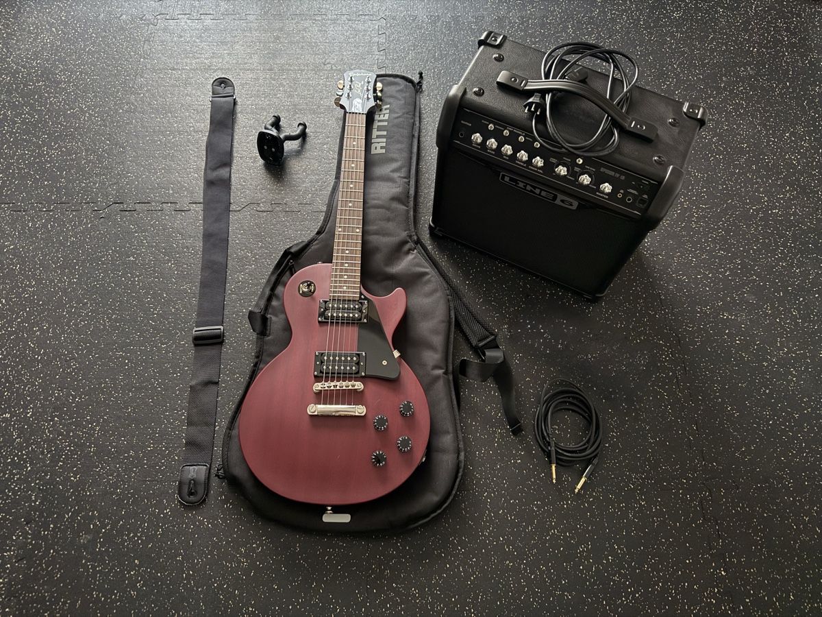 Epiphone Strumenti musicali: Epiphone Les Paul Studio Worn Cherry mit Zubehör  – Usato da Stäfa venduto da Gz_752