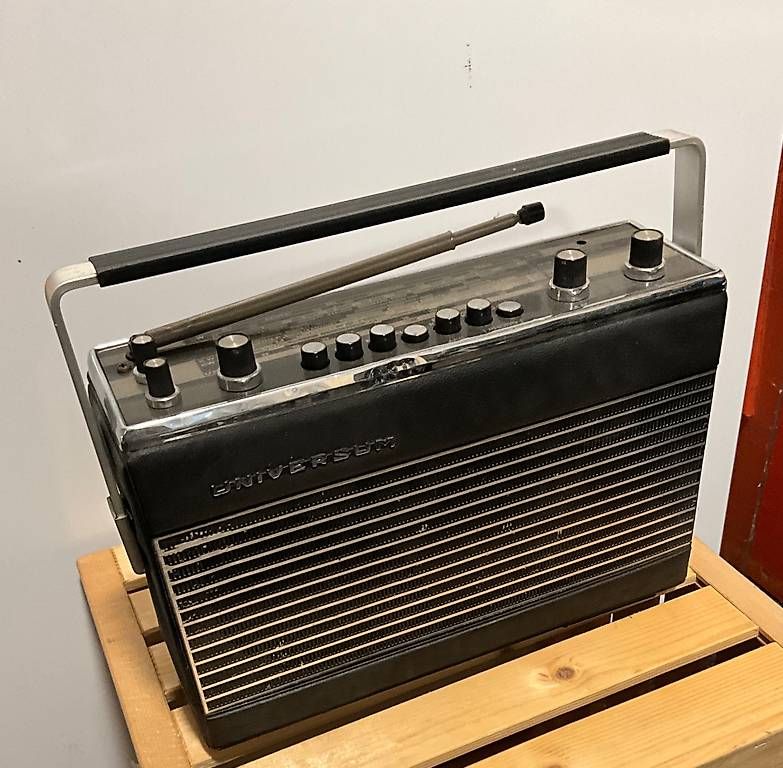Radio: Kofferradio UNIVERSUM – Usato da Schneisingen venduto da Alansuni