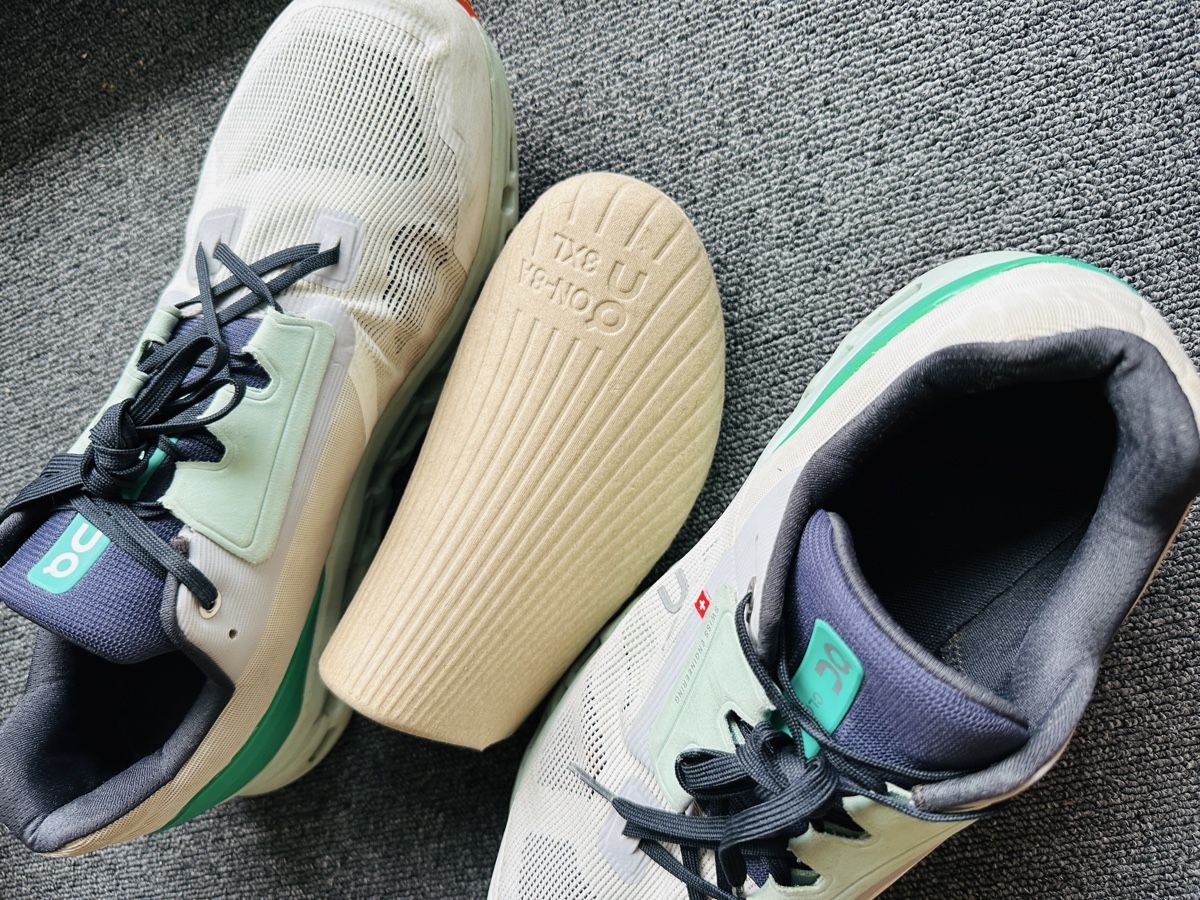 On Scarpe da uomo: ON CLOUDSTRATUS homme taille 48 beige et vert – Usato da Bulle venduto da LeMoleson 8