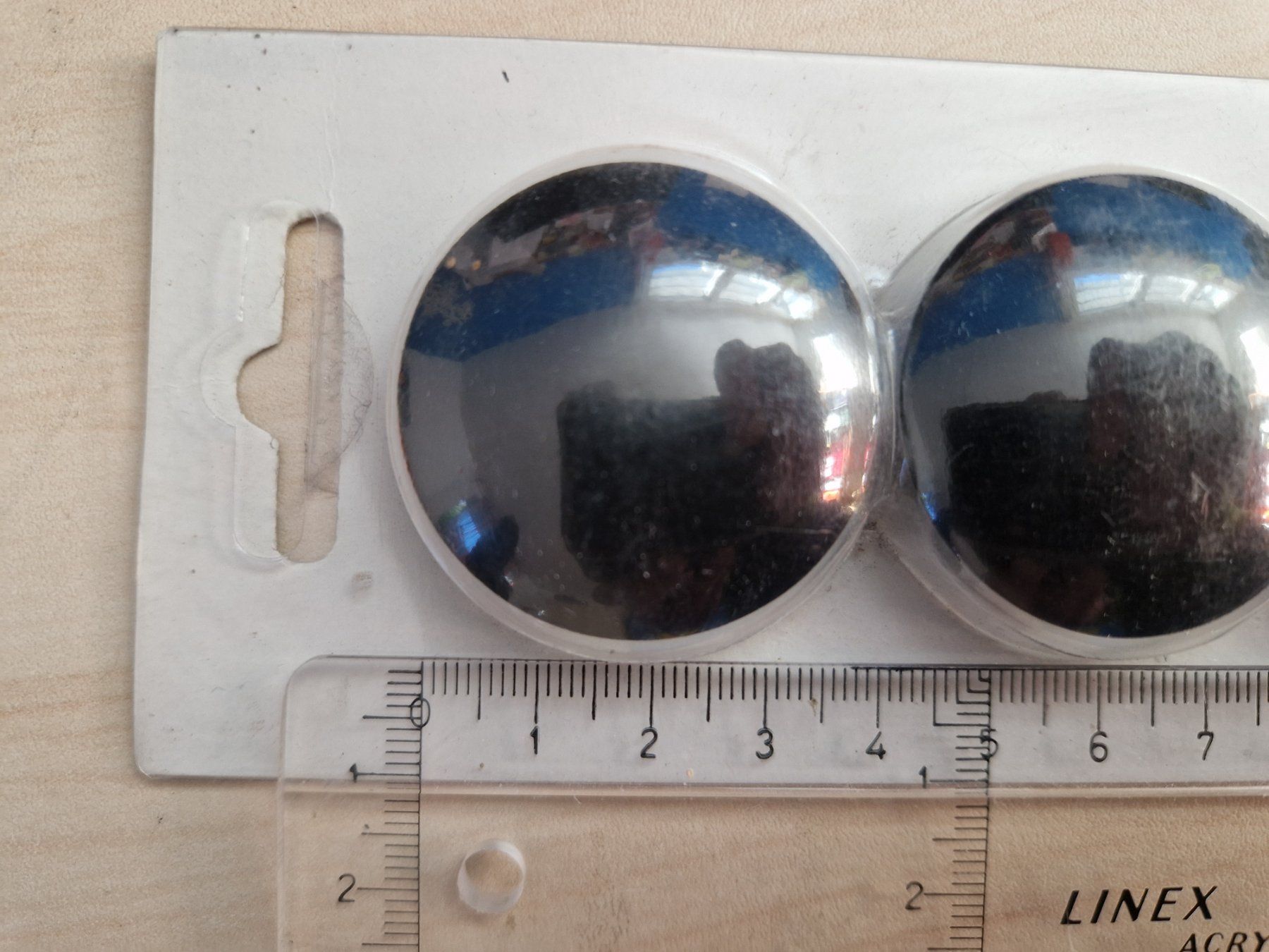 Magnets: Vier runde Magnete schwarz – Neuf avec emballage d'origine à Münsingen par Geeskile