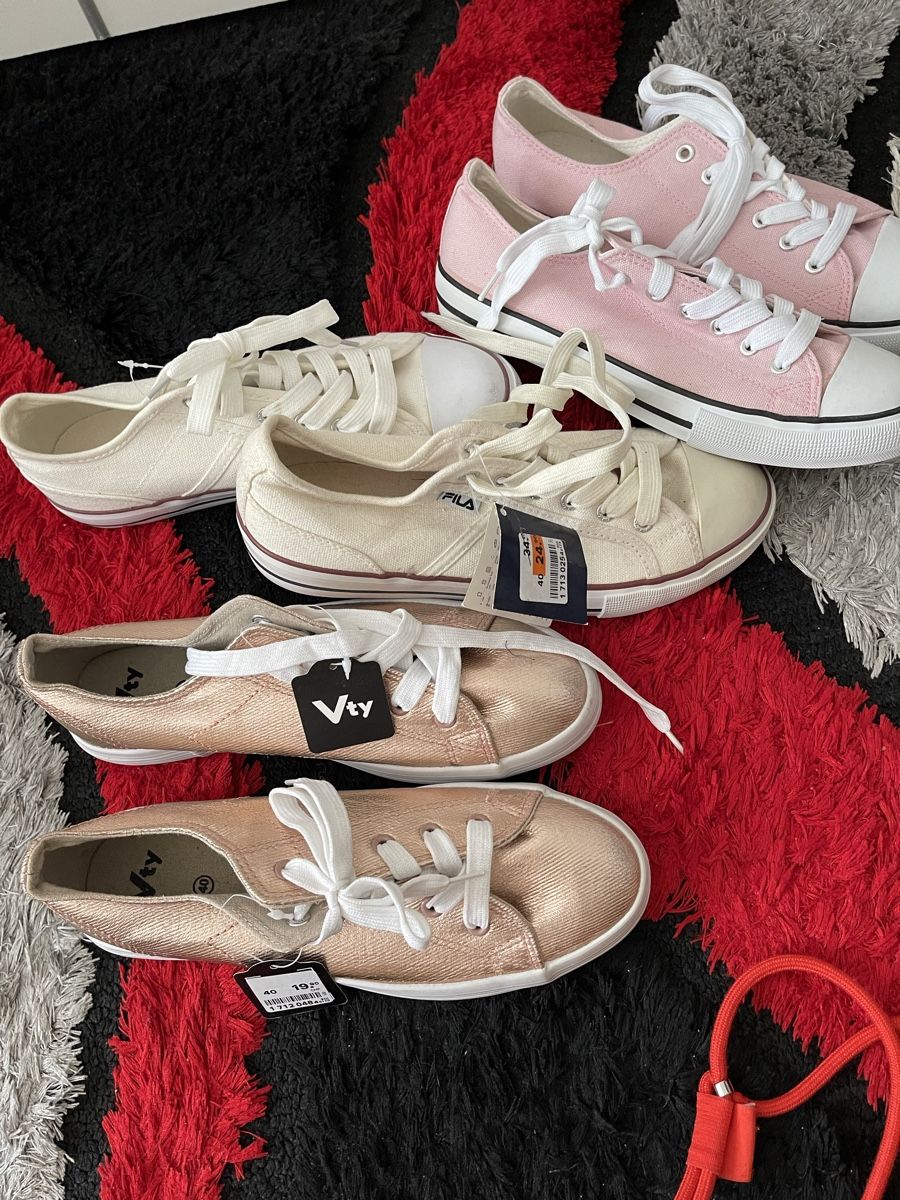 Scarpe da donna: 3 Wunderschöne neue Schuhe (Grösse 40) – Nuovo (secondo la descrizione) da Benglen venduto da Shamily 1