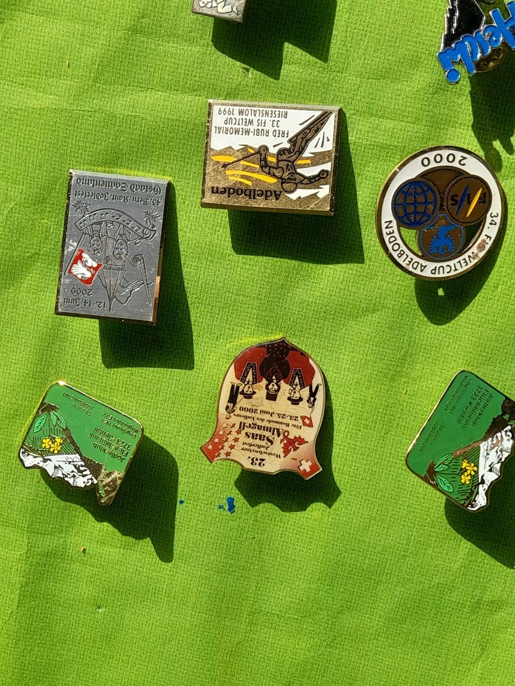 Swiss Placchette & Badge: Lot Pin`s – Usato da Aeschi b.Spiez venduto da 52_wochen 5